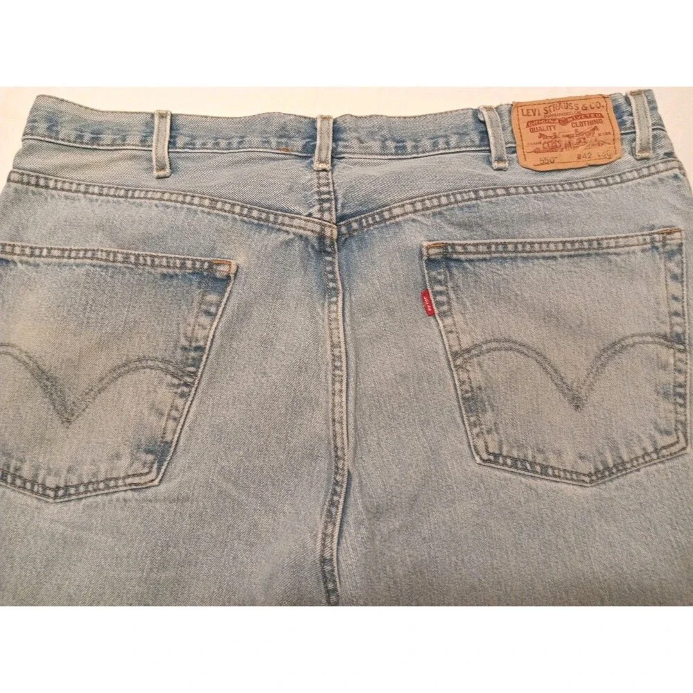 Vintage Levis 550 Jeans Mens 42x30 Light Wash Relaxed Fit Blue Denim Made USA